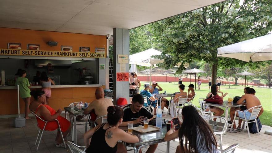 El Club de Dards Sant Fruitós de Bages gestionarà el bar de les piscines municipals durant tot l’any