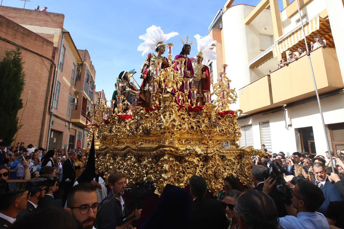 La Hermandad de la Estrella recorre las calles cordobesas desde la Huerta de la Reina
