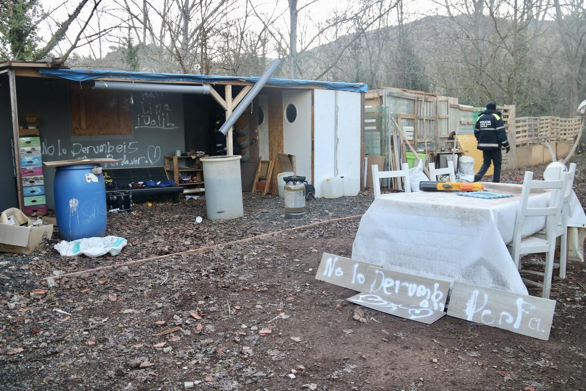 Dispositivo para eliminar un conjunto de barracas junto al Besòs en Montcada i Reixac