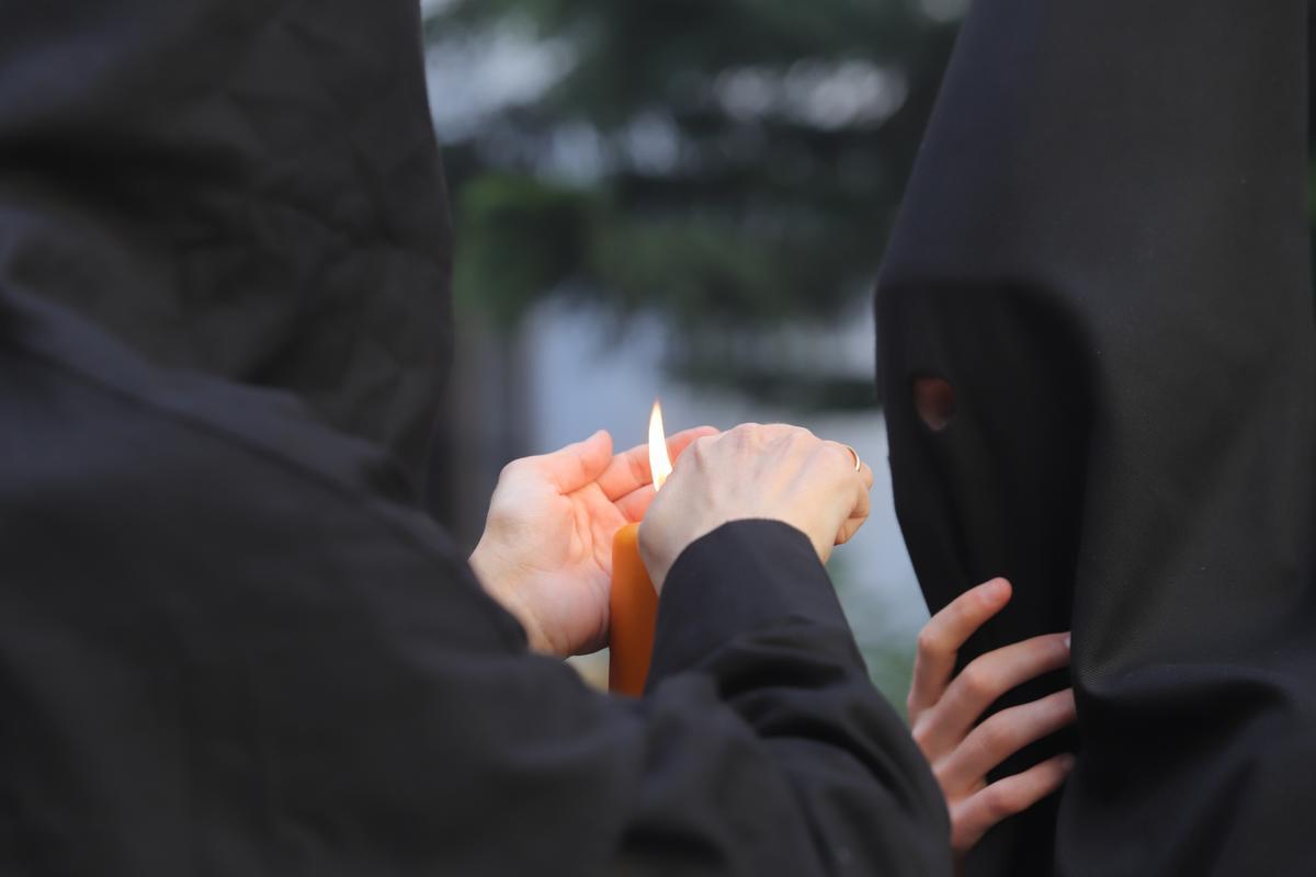 El Cristo de la Expiración se alza sobre Capitulares El Cristo de la Expiración se alza sobre Capitulares