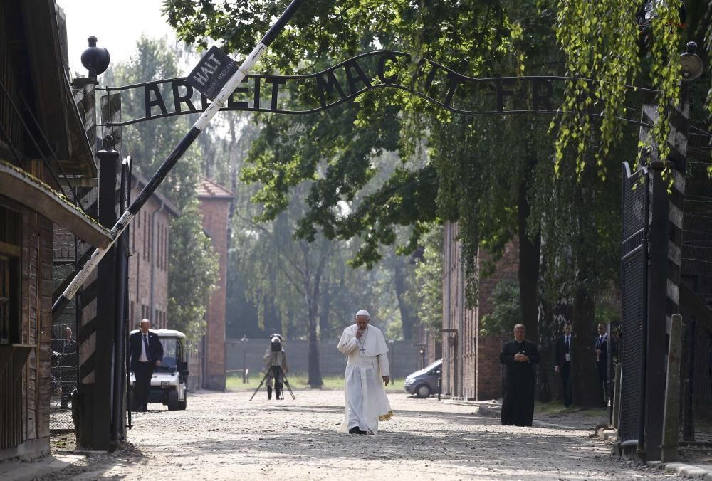 El Papa visita el campo de concentración de Auschwitz