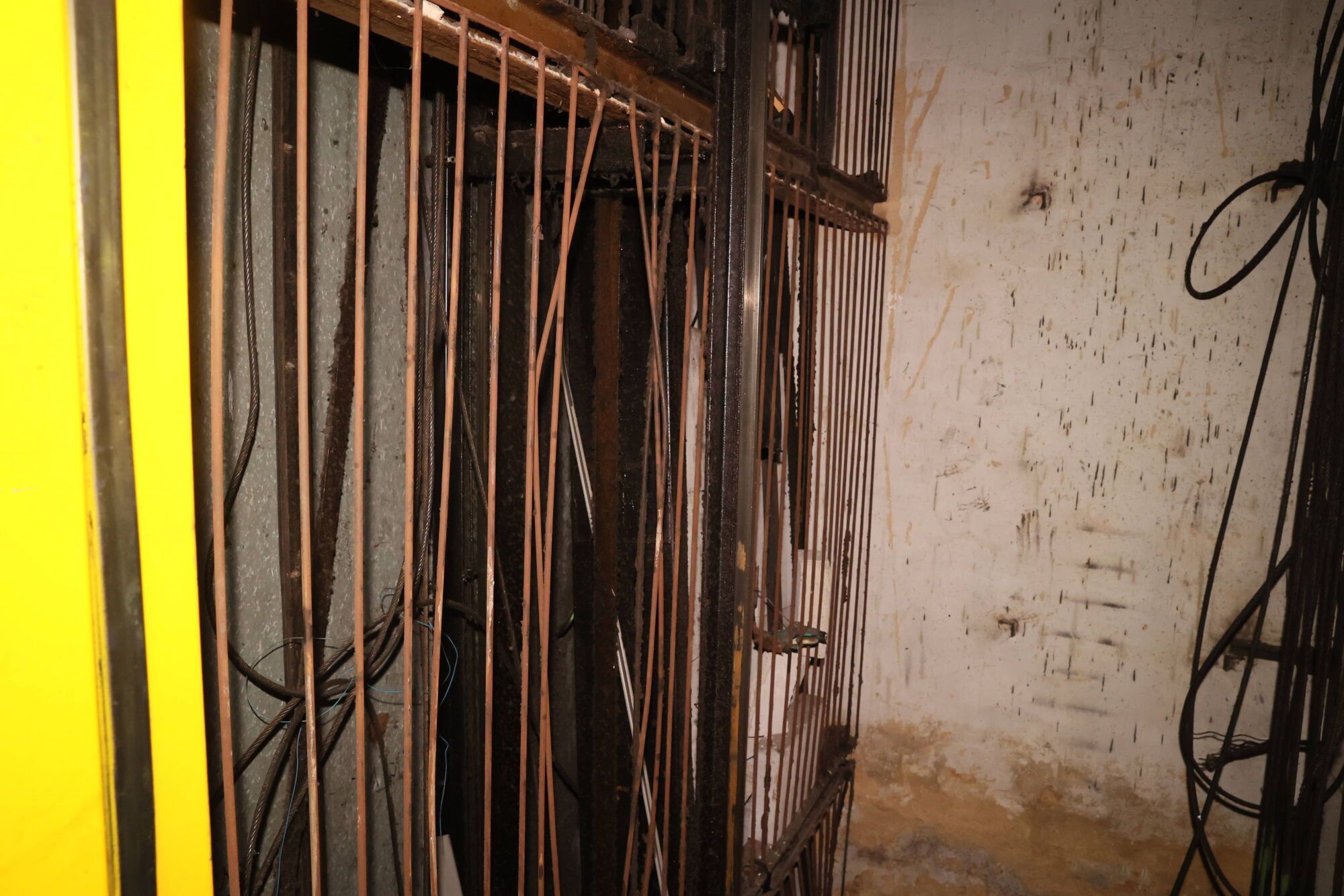 Viejo HUCA. Recorrido por cómo está el viejo hospital.