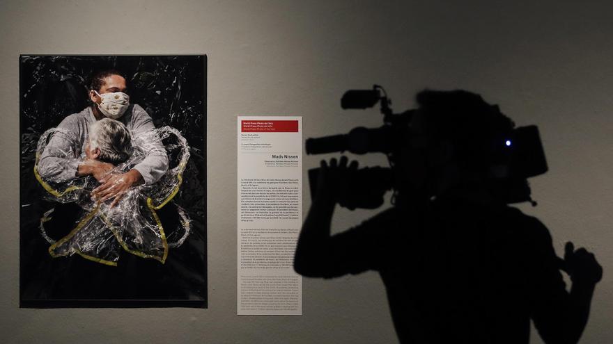 La pandemia tiñe el World Press Photo