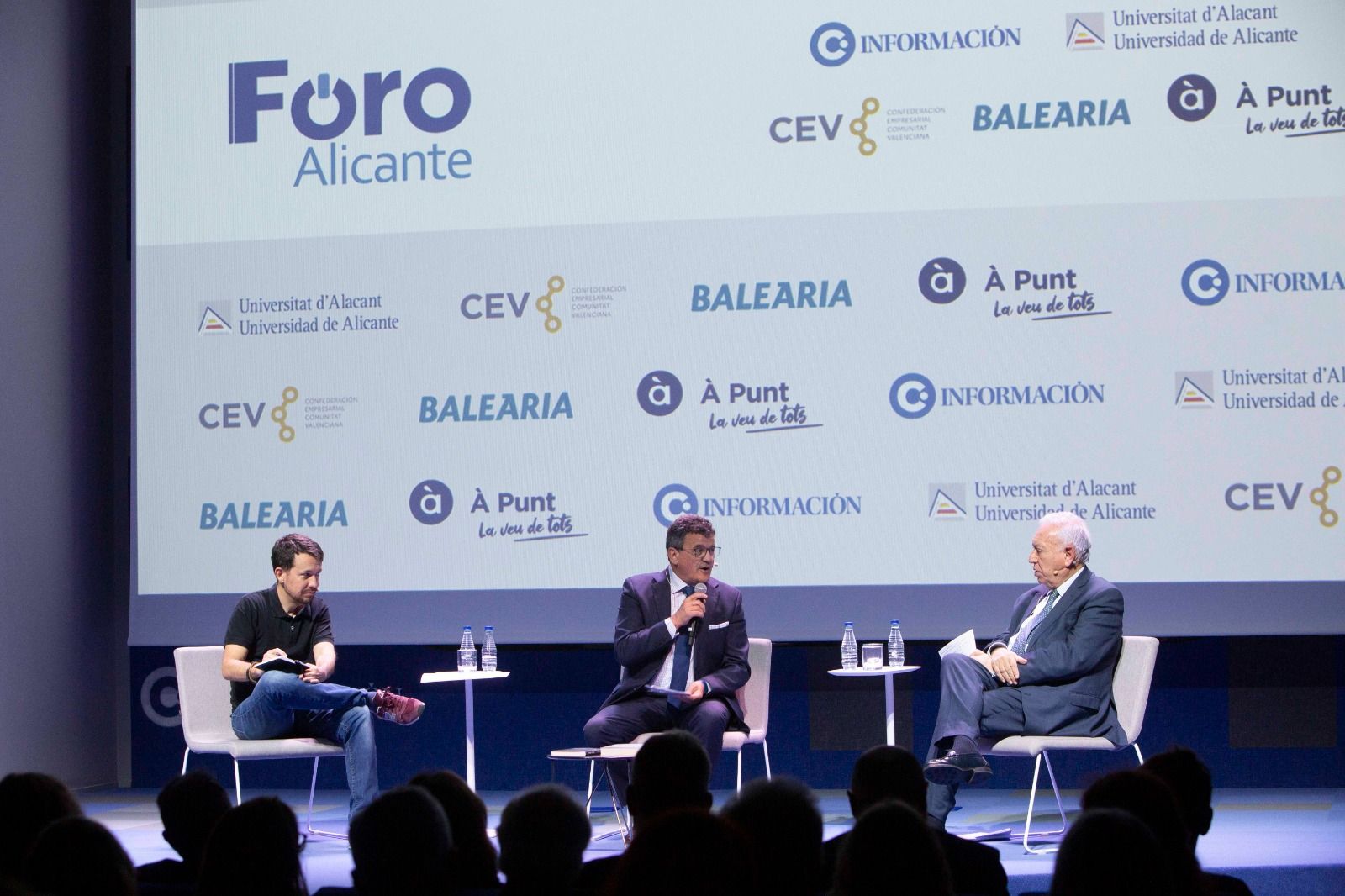 Así ha sido el cara a cara entre García-Margallo y Pablo Iglesias en el Club INFORMACIÓN