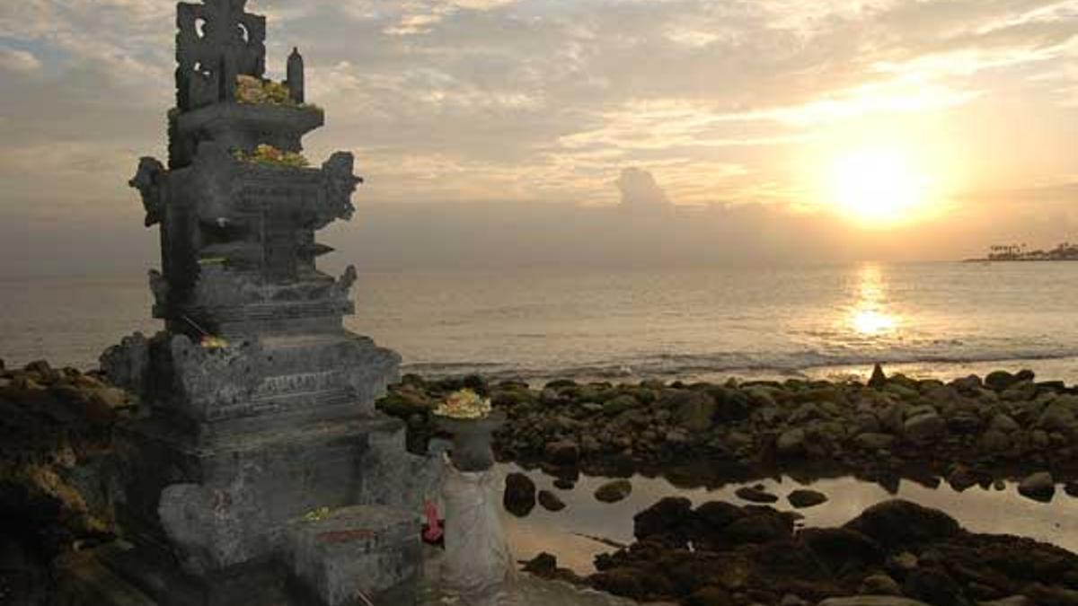 Templo de Batu Bolong al atardecer