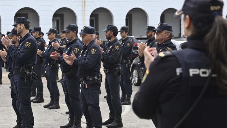 Oviedo homenajea al policía fallecido de un infarto