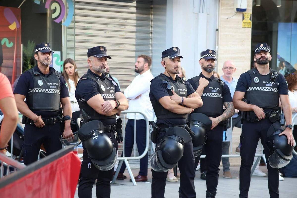 Agentes de Policía en Lucena, durante la Semana Santa.