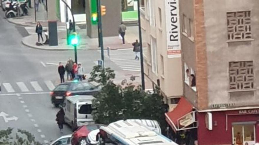 Un autobús embiste a varios coches en Héroe de Sostoa