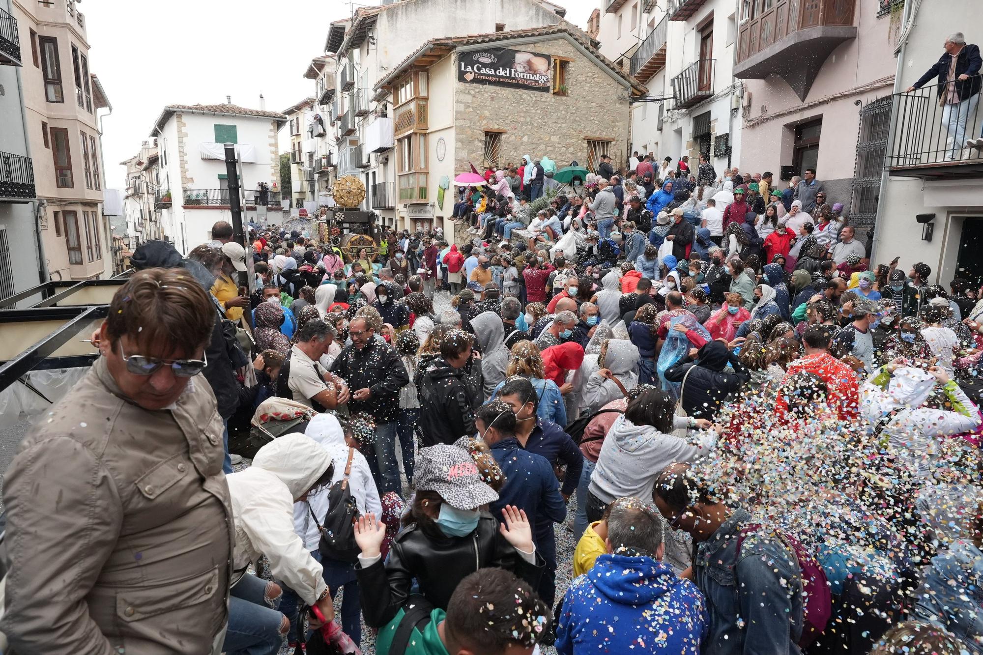 Búscate en el desfile de carrozas y disfraces de l'Anunci de Morella