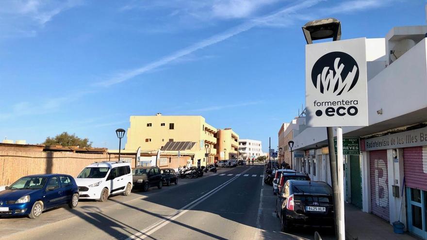Movilidad actualiza los datos de los vehículos de los residentes en Formentera