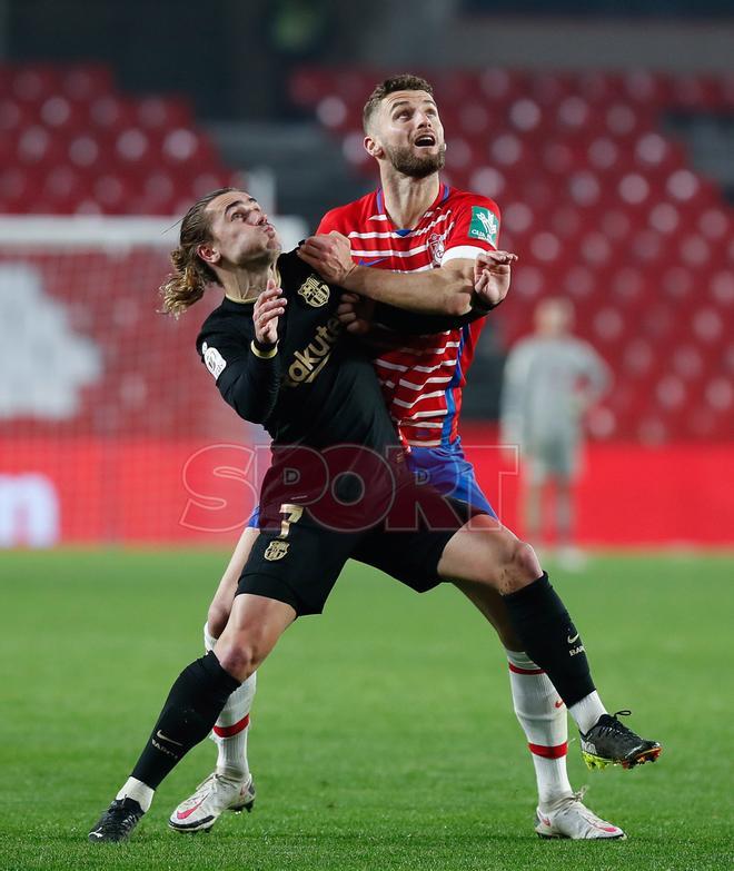 Antoine Griezmann durante el partido de cuartos de final de la Copa del Rey entre el Granada y el FC Barcelona disputado en el Nuevo los Cármenes