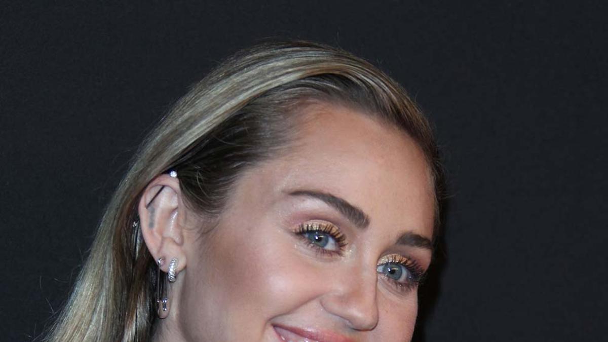 Miley Cyrus, muy elegante en una gala benéfica contra el cáncer en Los Ángeles