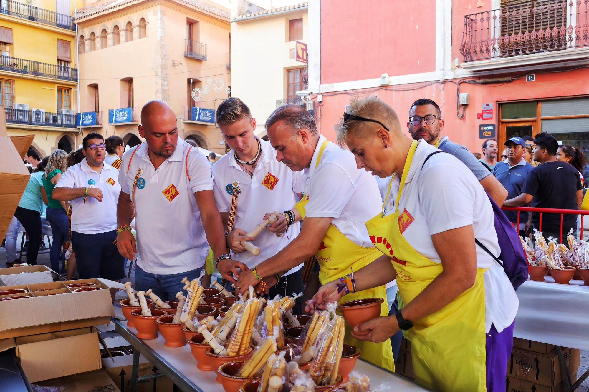 Encuentro para elaborar 'allioli' en las fiestas de Vila-real