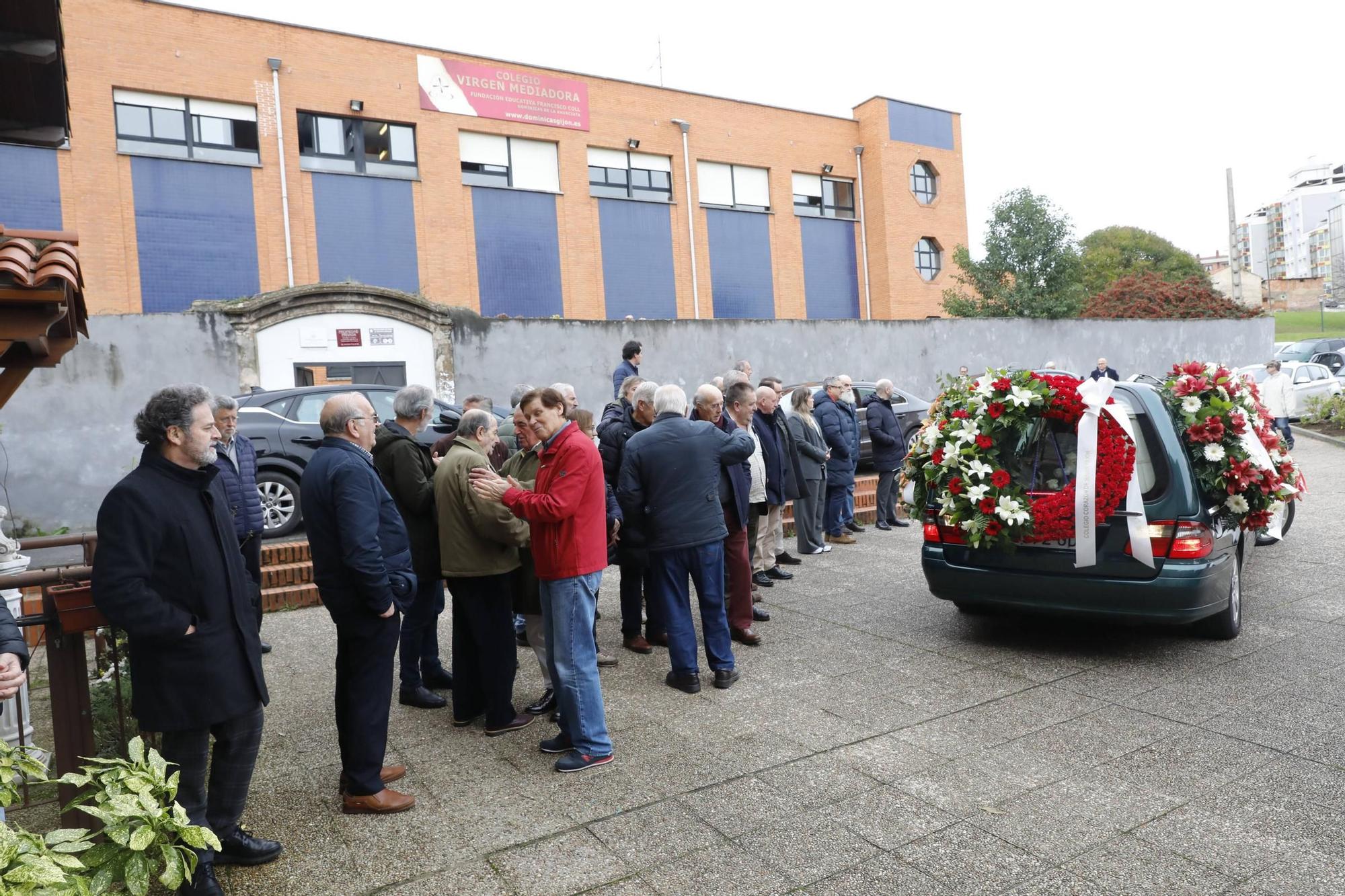 El funeral por Roberto Entrialgo, exdirectivo y precursor de la mejor época del Sporting, en imágenes