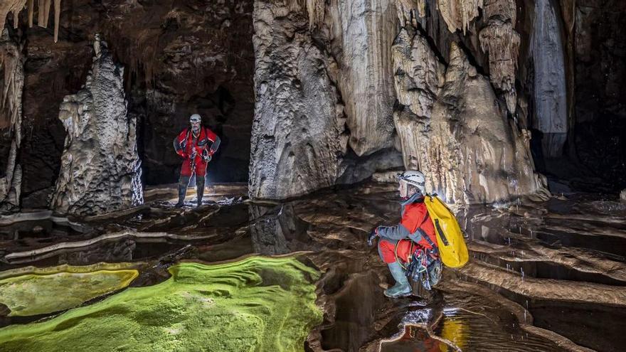 Las espectaculares entrañas de El Mazucu, la instantánea que ha recibido el premio a la mejor foto de espeleología