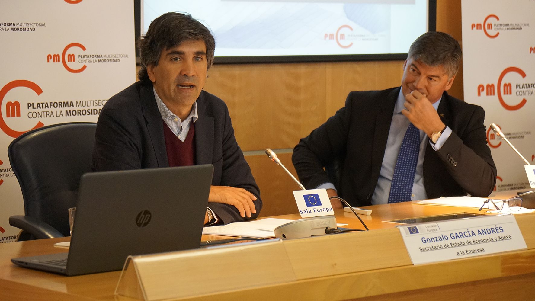 el secretario de Estado de Economía, Gonzalo García; y el presidente de la Plataforma Multisectorial contra la Morosidad (PMcM), Antoni Cañete