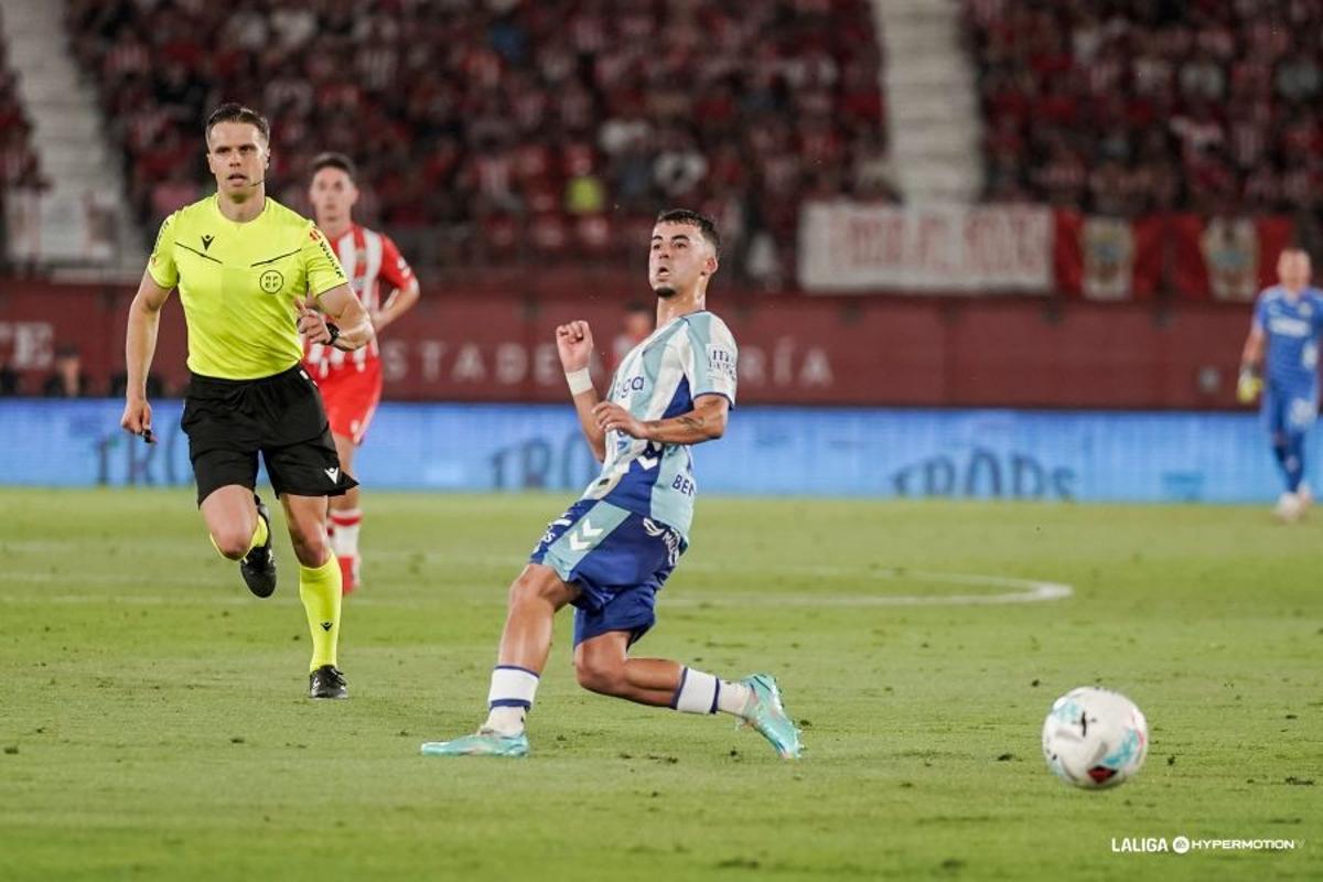 Carlos Muñiz, durante la final del 'playoff' entre el Almería y el Málaga.