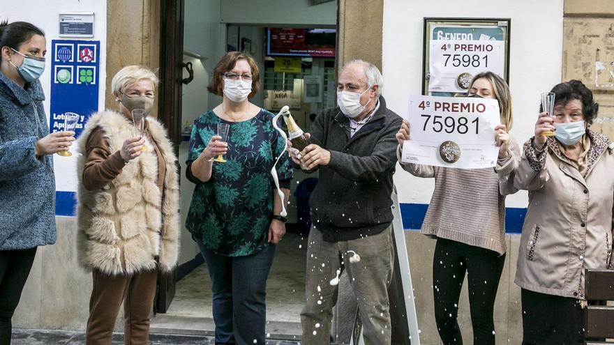 Lotería de Navidad en Asturias: Un lotero reparte tres millones de euros en Villaviciosa: "Es una recompensa moral porque este año he perdido a mi madre, mi suegra y un tío de mi mujer"