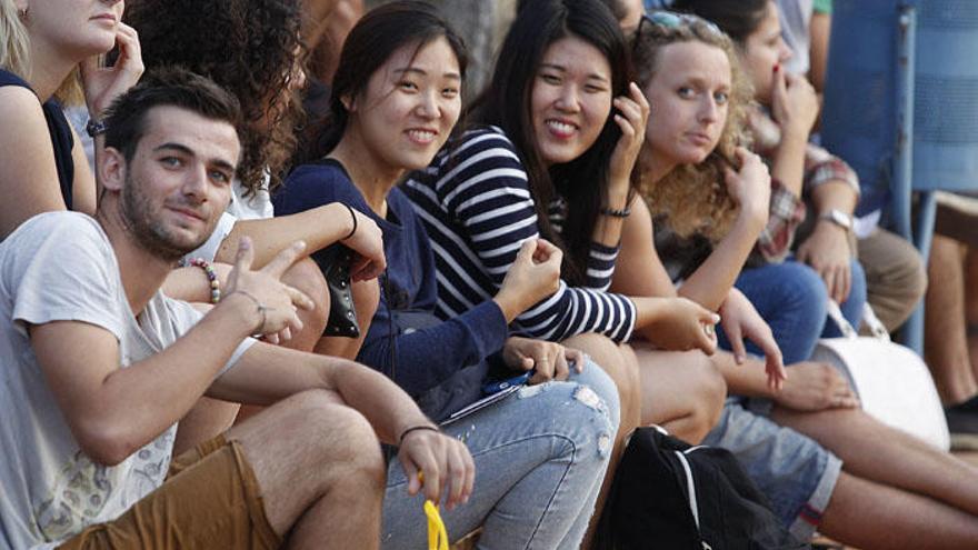 Un grupo de estudiantes extranjeros llegados a Málaga para aprender español.