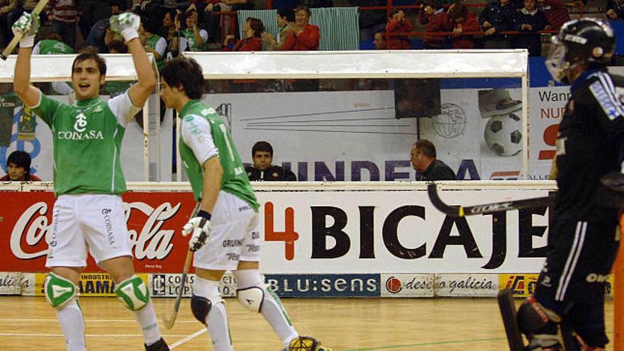 Josep Lamas celebra un gol al Reus en el partido de Riazor. / c. pardellas