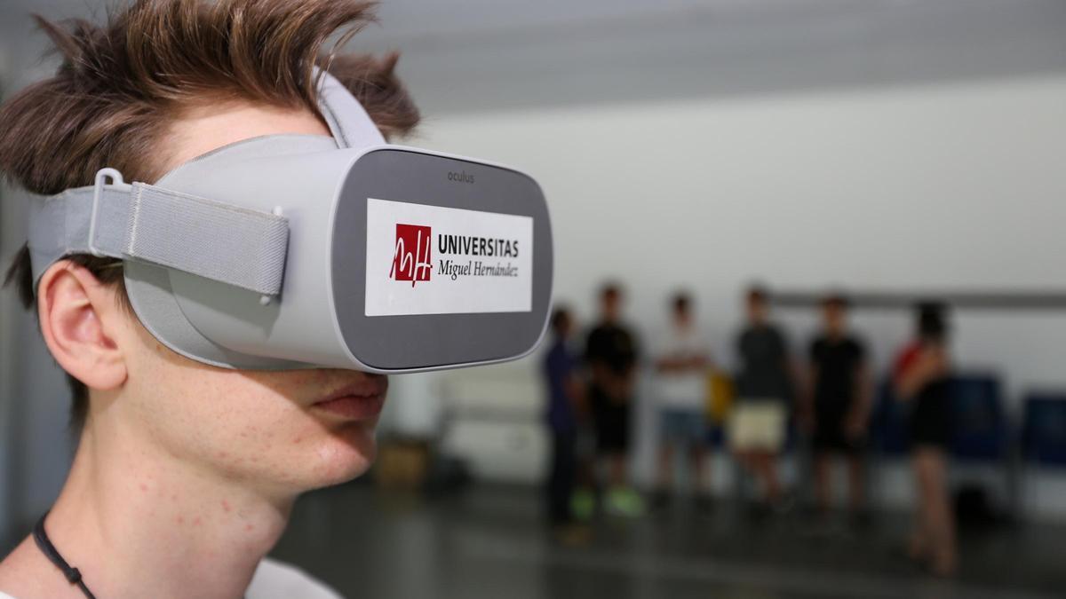 Taller con alumnos con experiencias en realidad virtual en la UMH