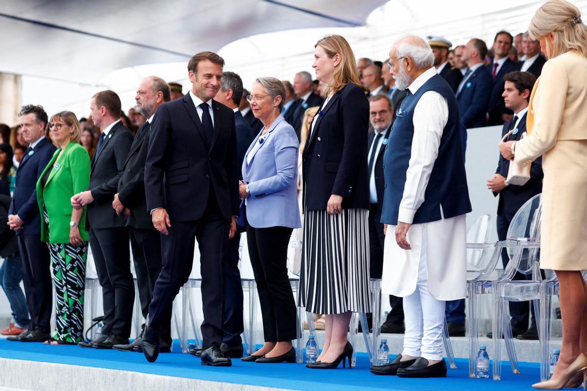 París celebra por todo alto el aniversario de la toma de la Bastilla.