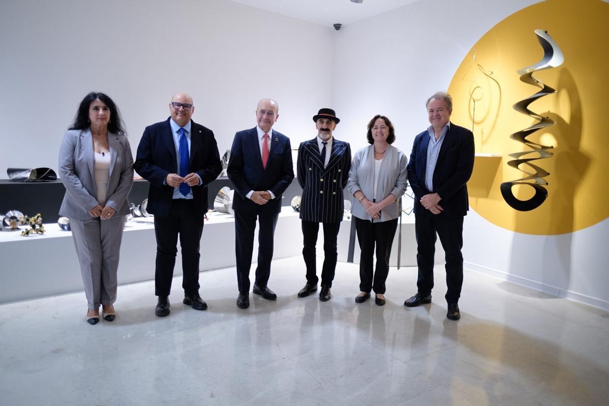 La exposición 'Del óvulo al origen. Un viaje a la inversa', de Frank Rebajes en el MUCAC La Coracha