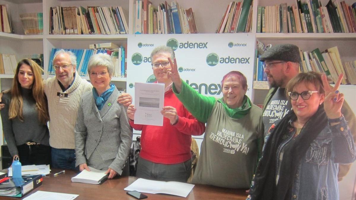 Piden al TSJEx el derribo de Valdecañas tras el informe de Doñana