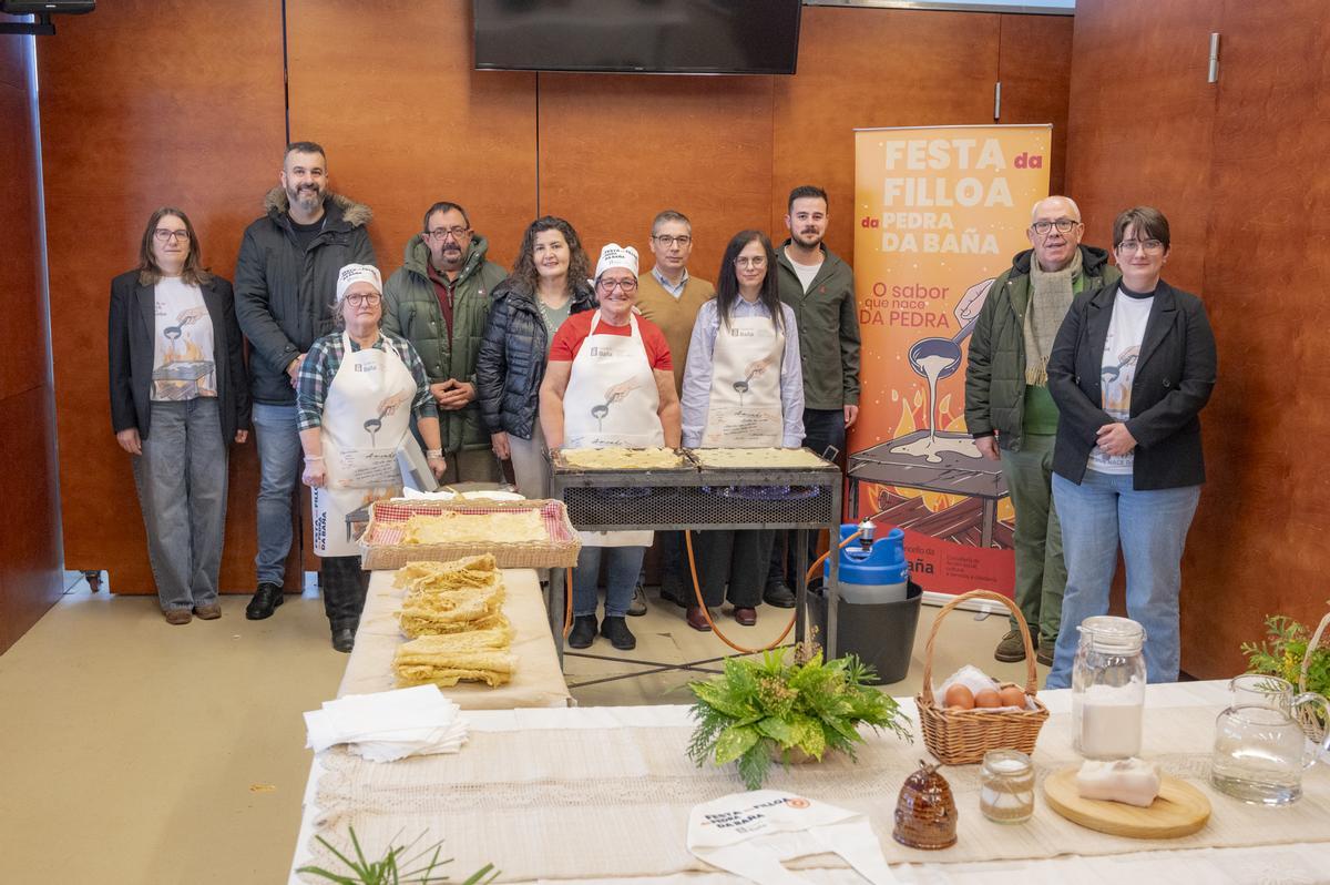 Foto de familia na presentación da Festa da Filloa da Baña.
