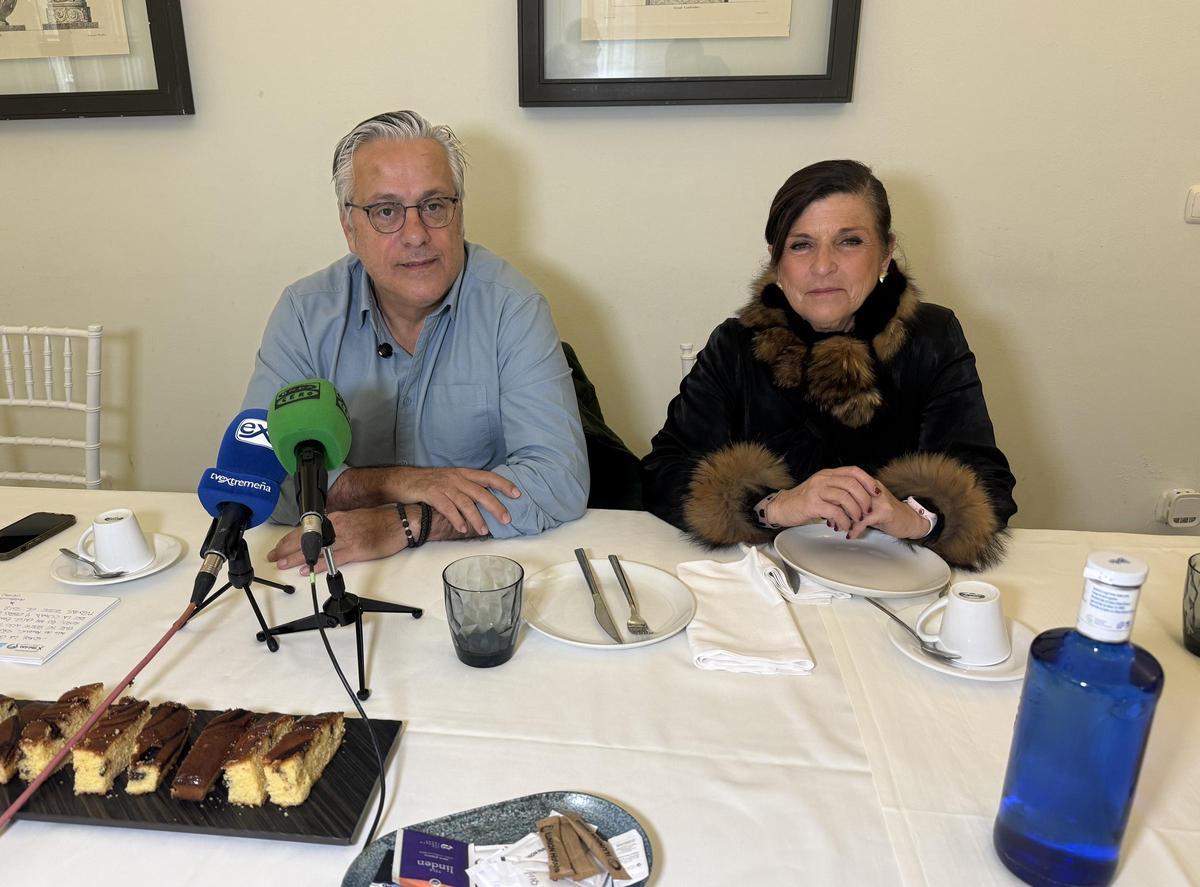 Miguel Valdés y Marisol Esteban, durante el desayuno informativo con la prensa.