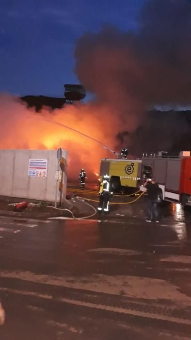 Incendio en el vertedero de Juan Grande