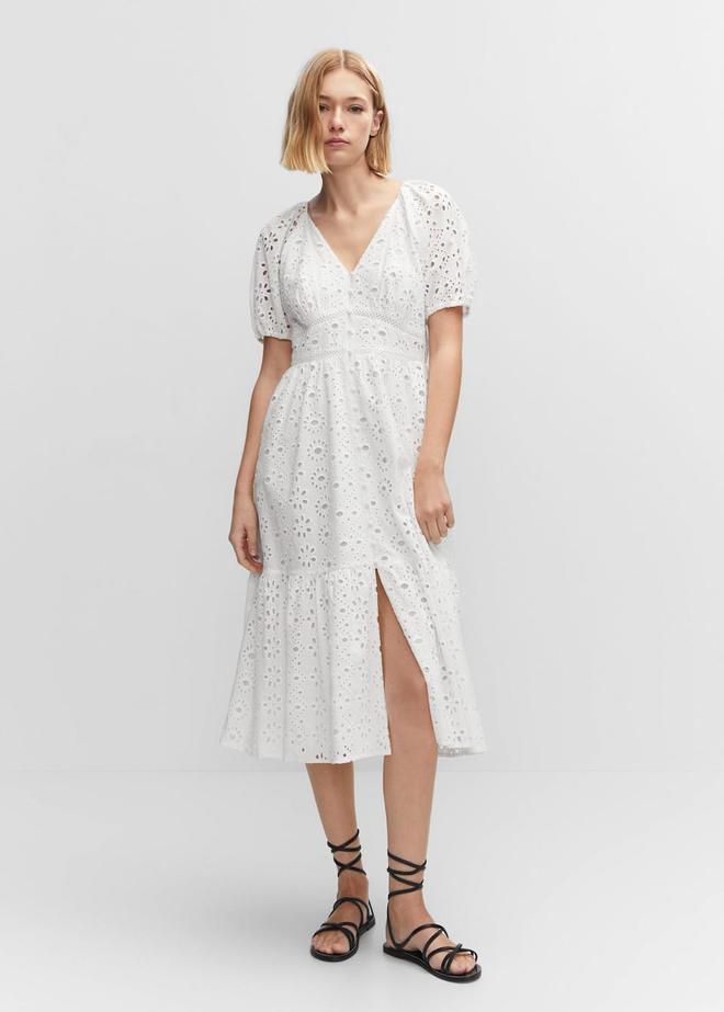 Vestido blanco con calados bordados de Mango