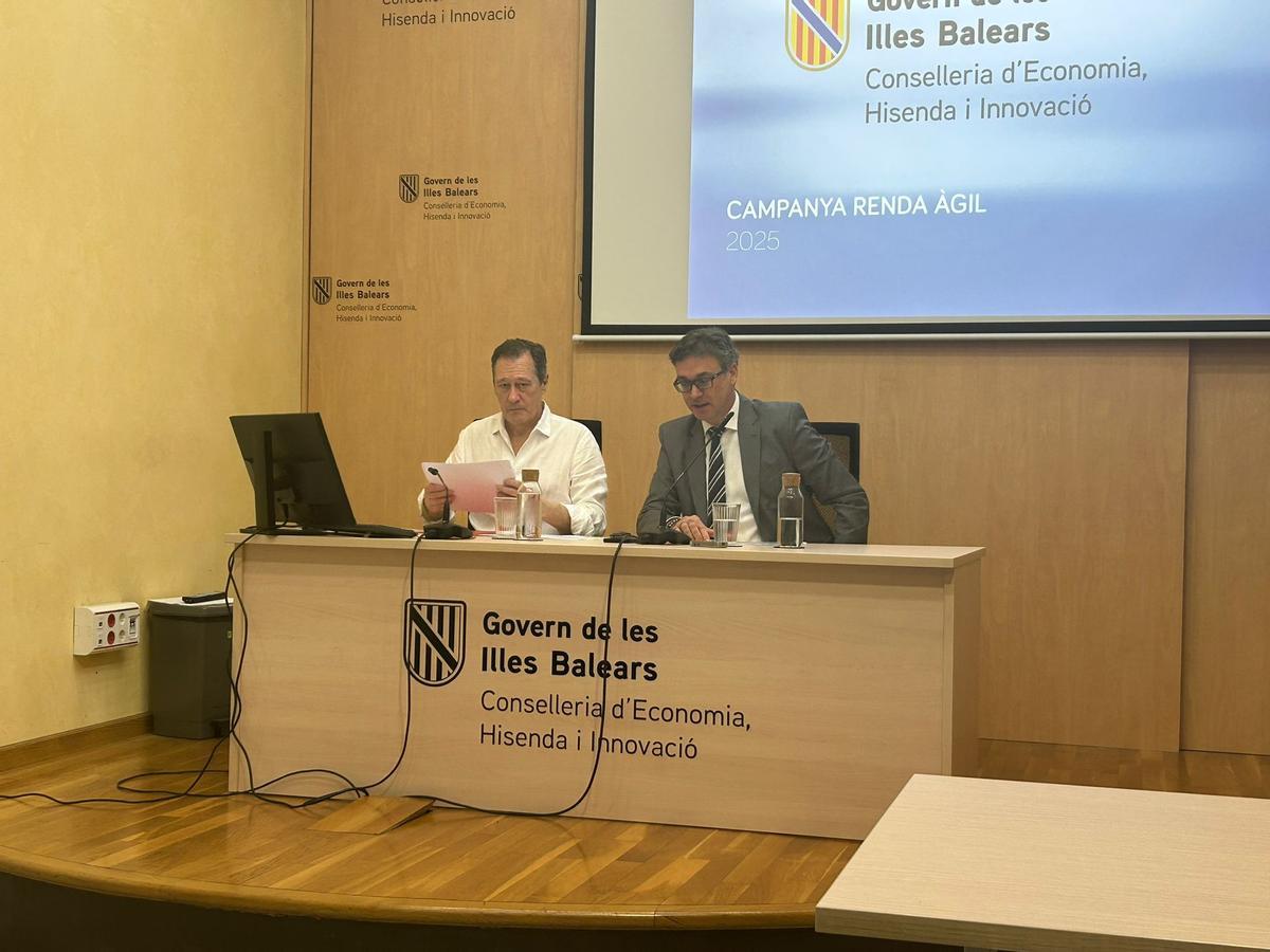 Roibal y costa, este jueves durante la presentación de la campaña 'Renta Ágil'.