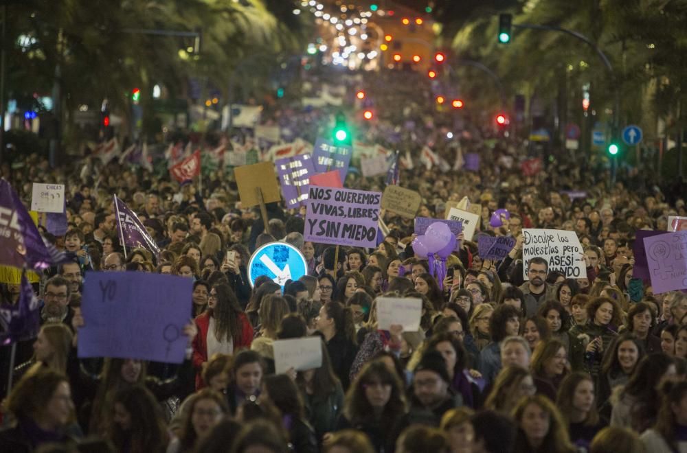 8 de Marzo: Más de 40.000 personas en la manifestación feminista de Alicante contra el machismo y por la igualdad