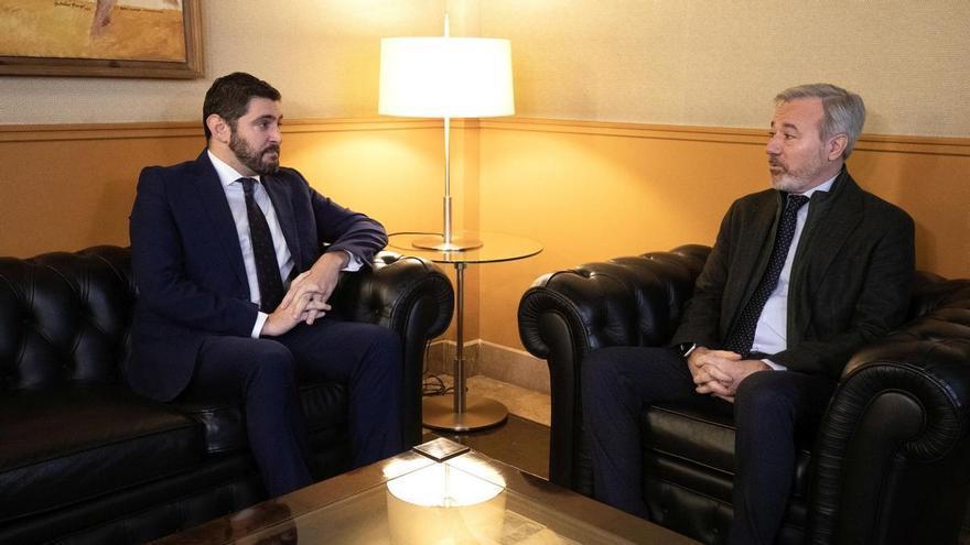 Azcón reconoce los primeros contactos con Vox por el Gobierno de Aragón