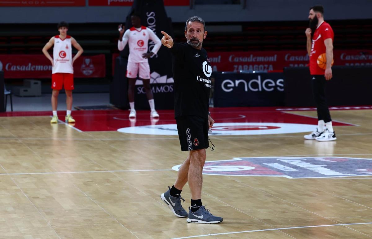 Joan Plaza, en su primer entrenamiento como técnico del Casademont Zaragoza.