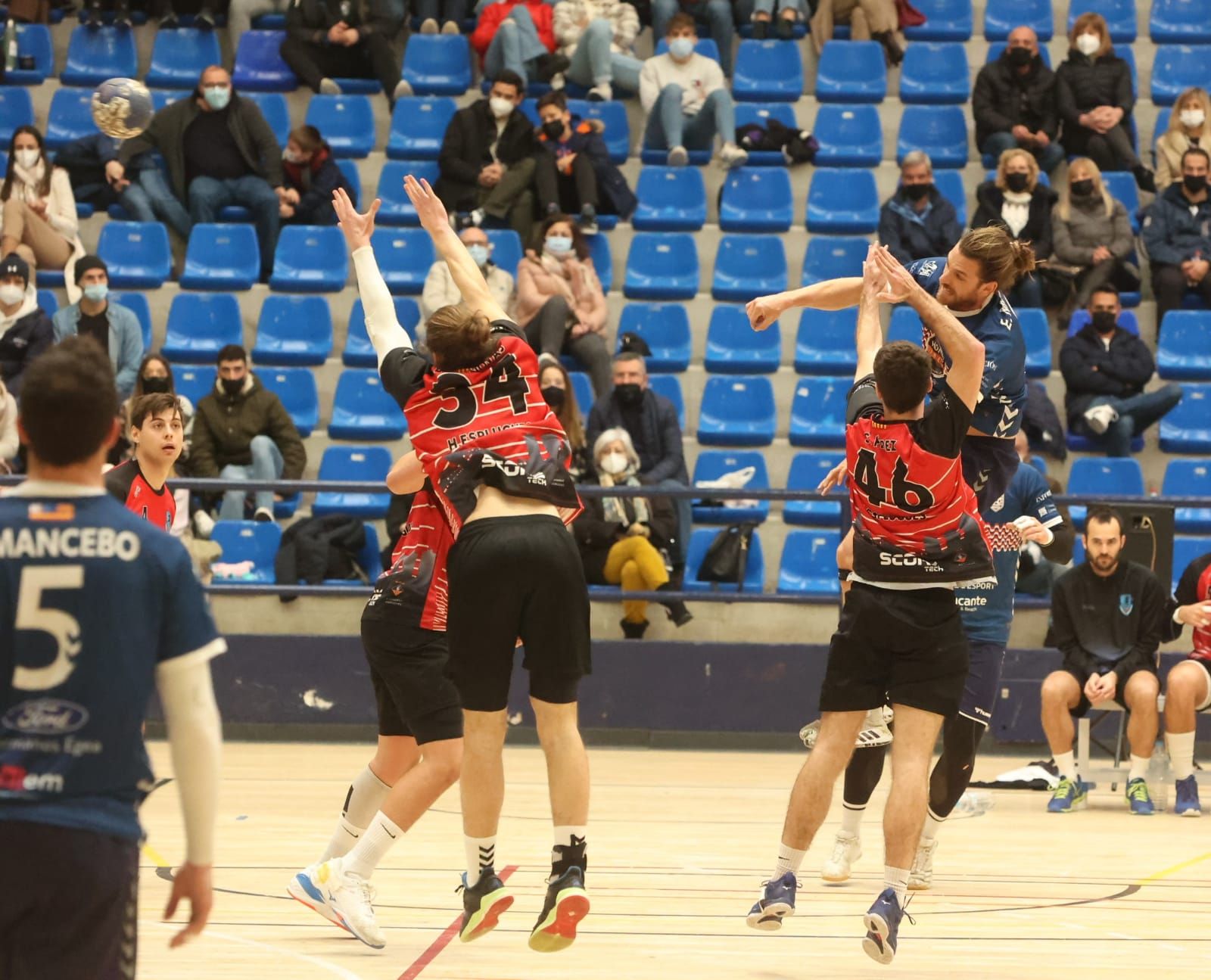 Victoria en balonmano Eon 26 - 20 Esplugues en el Pitiu Rochel de Alicante