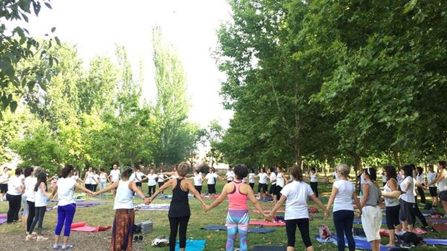 Unidos por la energía del yoga