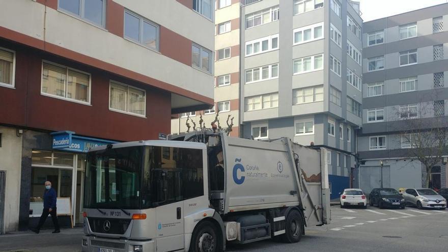 Fallece el anciano que había sido golpeado por un camión de la basura en A Coruña