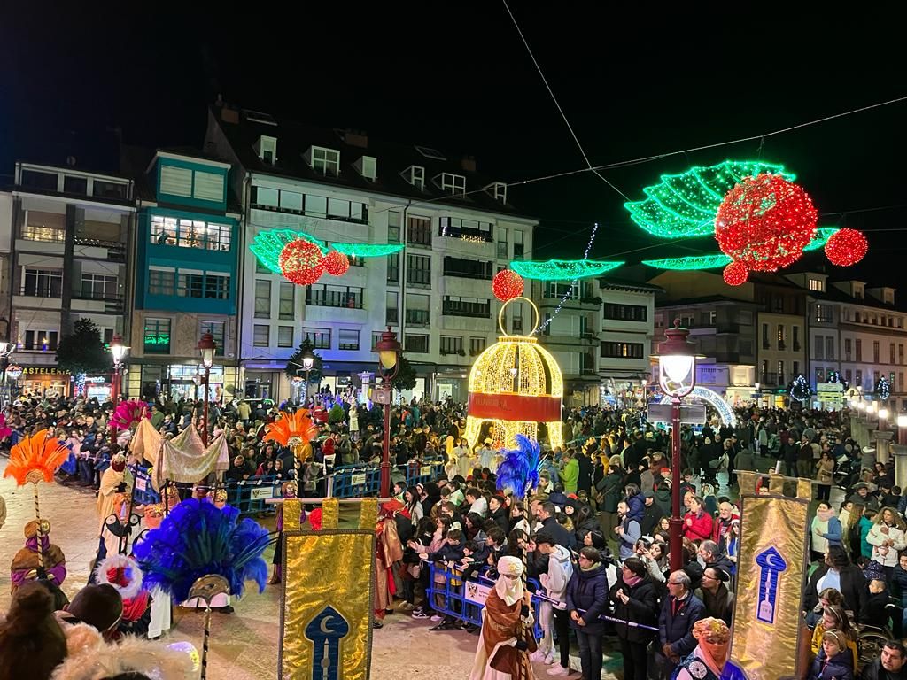 La multitudinaria cabalgata de Reyes de Villaviciosa