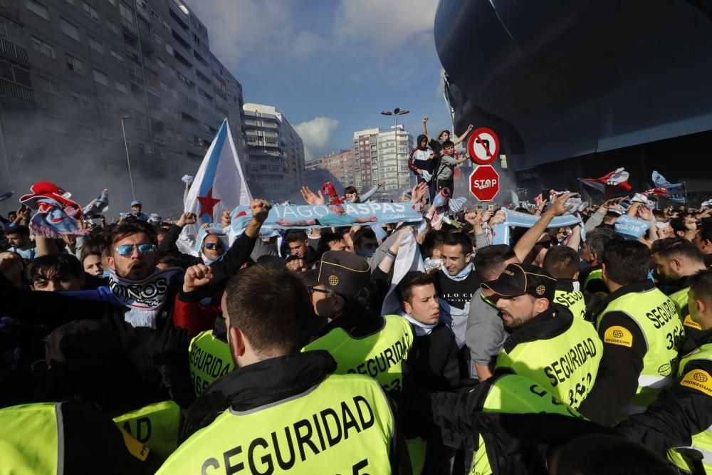 El celtismo vuelve a demostrar fuerza y compromiso en el recibimiento al Celta a su llegada al estadio.