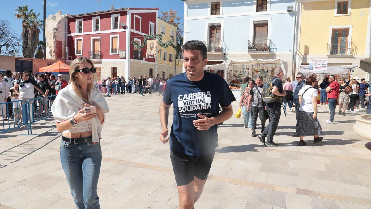 Mazón llega corriendo a la Santa Faz