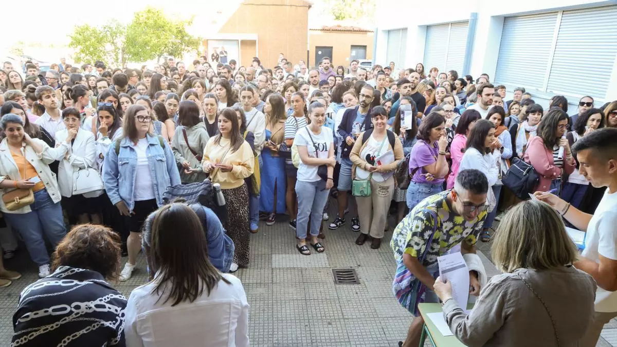 Educación abre las listas de contratación de profesores para 18 especialidades, entre ellas Matemáticas y Lingua Galega