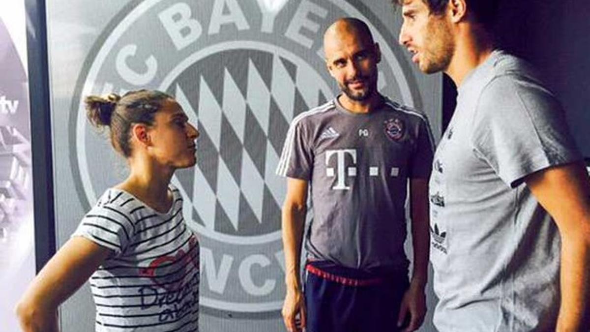 Vero Boquete con Josep Guardiola y Javi Martínez