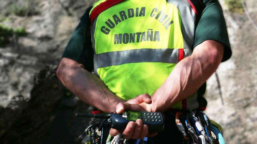 Rescate en helicóptero del joven montañero fallecido en el Pico Aspe, en Aísa
