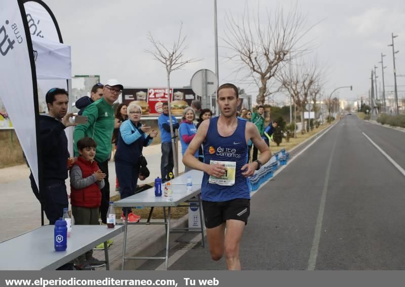 Atletas en el IX Marató BP de Castellón