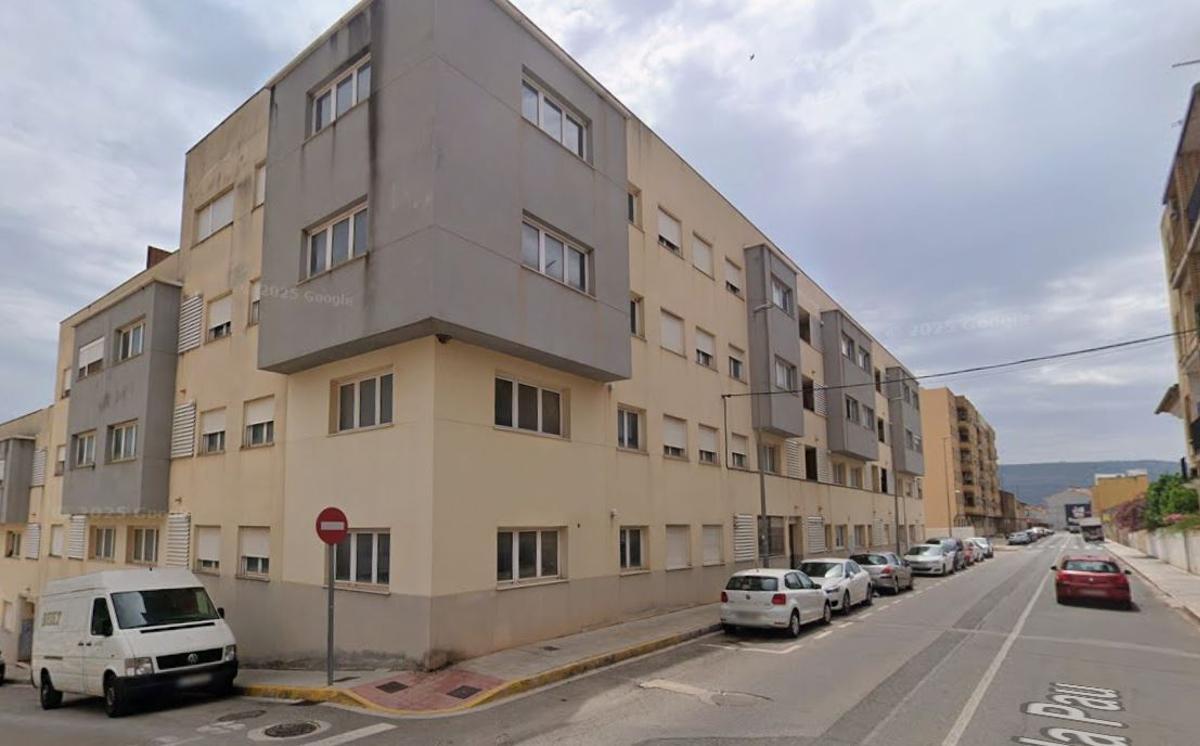 El bloque de pisos de VPO en la Avinguda de la Pau de l'Alcúdia de Crespins.