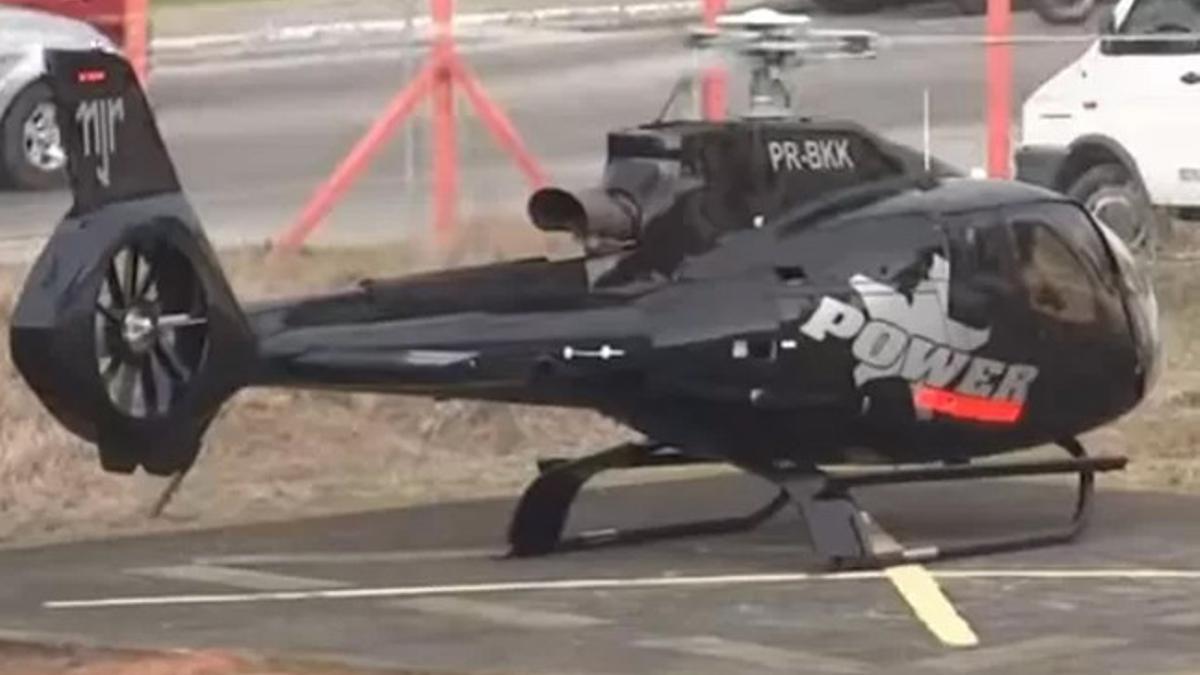 El helicóptero, con las iniciales NRJ en la parte trasera