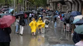 ¿Por qué el inicio del verano está siendo "más frío y lluvioso" de lo normal en Catalunya?