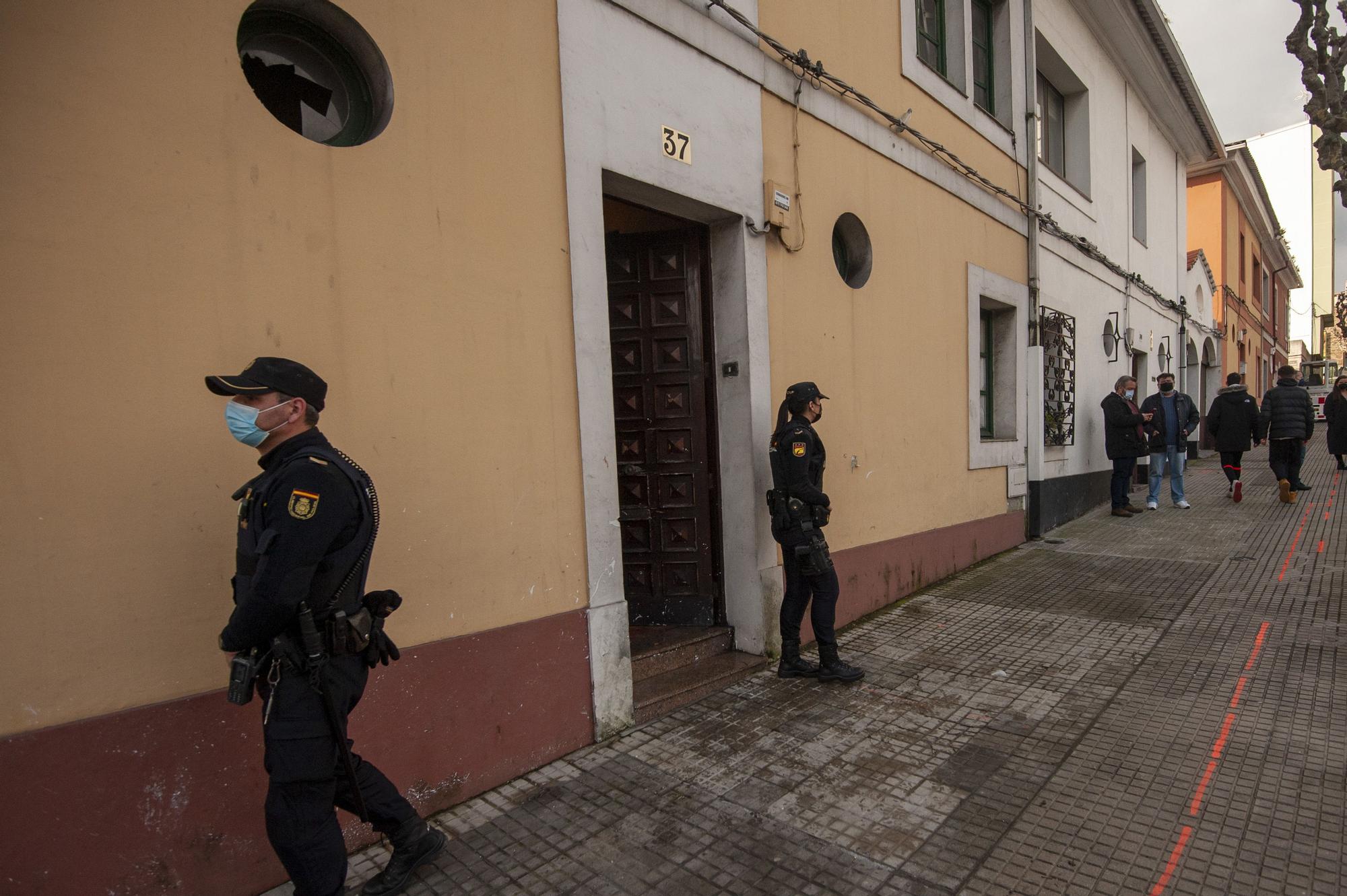 Desalojo de la casa donde un ocupa dio un machetazo en la cabeza a otro